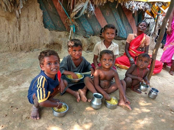 Tamil Nadu Coronavirus irula people waiting for State Government relief Fund Tamil Nadu Coronavirus: பிள்ளை குட்டிகள் பசியால் வாடுது , ரேசன் கார்டு இல்லைன்னு... எங்களை மறந்திறாதீங்க!