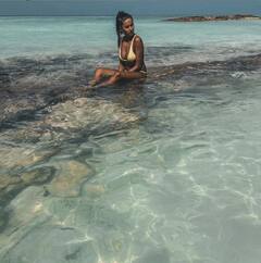 बिकिनी लुक में शिबानी दांडेकर की ये 5 फोटोज़ हो रही हैं वायरल, फिटनेस को देख फैन्स हुए शॉक्ड