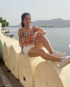 'दिया और बाती हम' फेम दीपिका सिंह रीयल लाइफ में हैं बेहद ग्लैमरस, सामने आईं अनसीन फोटोज़