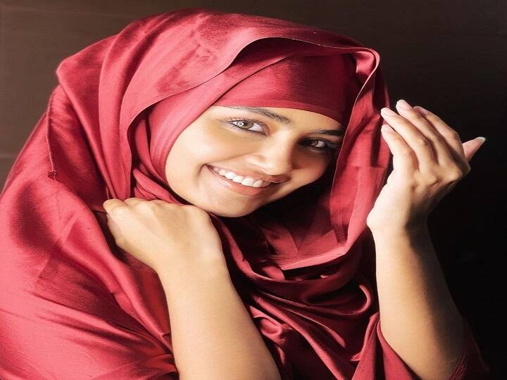 அனுபமா பரமேஸ்வரன் ரம்ஜான் வாழ்த்து கூறுகிறார்