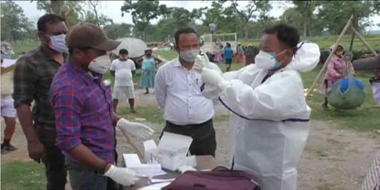 Tea workers are undergoing rapid antigen testing. BDO is helping the health worker wearing PPE Covid19 Update: র‍্যাপিড অ্যান্টিজেন টেস্ট চা শ্রমিকদের, পিপিই পরে স্বাস্থ্যকর্মীদের সাহায্য খোদ বিডিও-র