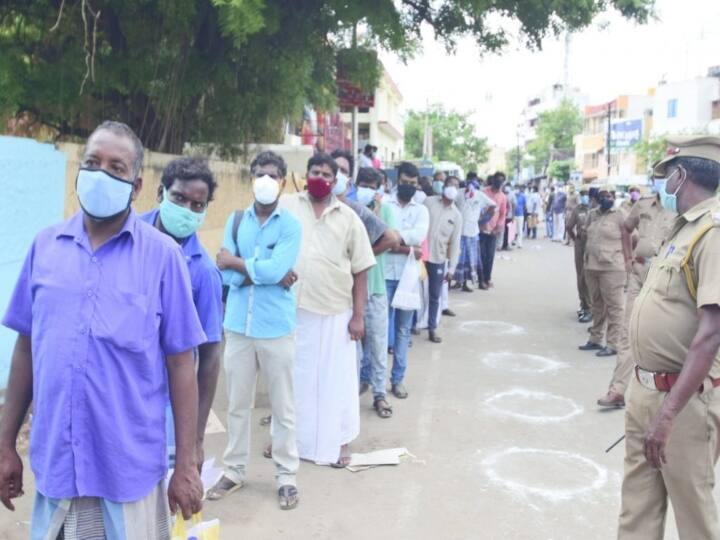 Crowd gathers in long queue at Trichy seeking Remdesivir Crowd Seeking Remdesivir : ரெம்டெசிவிர் மருந்து வாங்க திருச்சியில் நீண்ட வரிசையில் காத்திருக்கும் மக்கள்