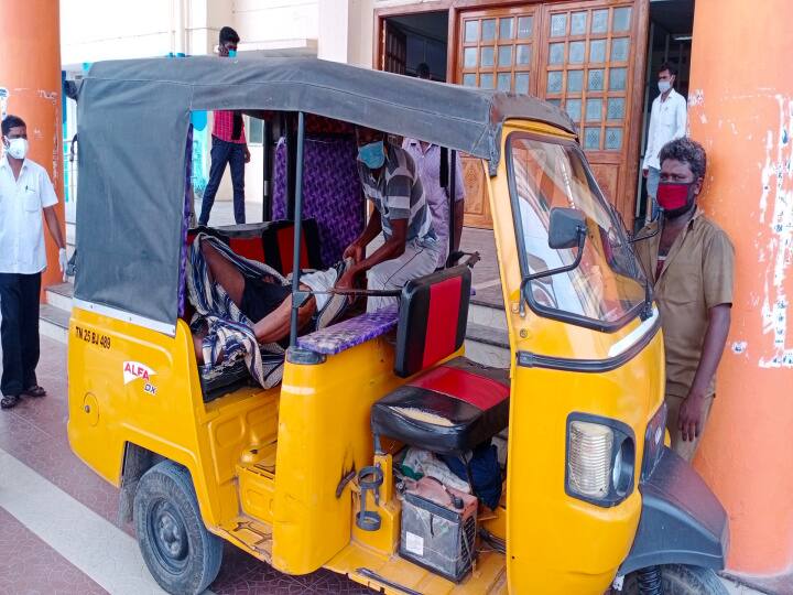 இடமின்றி ஆட்டோவில் சிகிச்சை அனுமதிக்கு காத்திருக்கும் நோயாளி