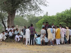 अकोल्यात जात पंचायतीने महिलेला थुंकी चाटण्याची शिक्षा दिल्याचे प्रकरण, दहा पंचांविरोधात गुन्हा दाखल