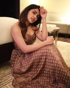 நந்திதா பூ மந்திர தீ தூண்டுகிறாய் - ஈஷா ரெப்பா