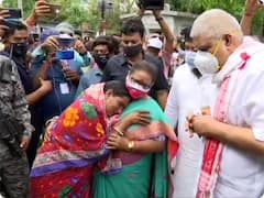 पश्चिम बंगाल: कूचबिहार और सीतलकुची में हिंसा प्रभावितों से मिले राज्यपाल धनखड़, विरोध में दिखाए गए काले झंडे