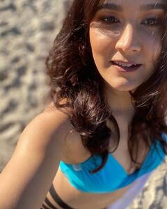 Khatron Ke Khiladi 11: आस्था गिल और सना मकबूल ने केपटाउन में दिखाया ग्लैमरस लुक,  देखिए ये बोल्ड तस्वीरें