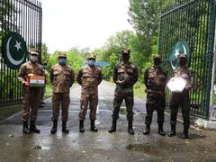 पुंछ जिले में LoC पर भारत और पाकिस्तान की सेना ने मनाई ईद, एक दूसरे को दी मिठाइयां