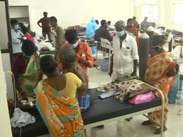 All oxygen beds at Kanchipuram Government Hospital were filled Kanchipuram Hospital filled:காஞ்சிபுரம் அரசு மருத்துவமனை அனைத்து ஆக்சிஜன் படுக்கைகளும் ‛புல்’; வெளியில் காத்திருக்கும் நோயாளிகள்