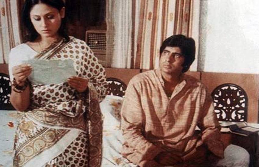 Amitabh Bachchan जिस फिल्म से गाने हटाने की जिद करते रहे उसी के संगीत ने बनाया इतिहास, क्या आप जानते हैं कौन सी फिल्म थी वो? Bollywood actor amitabh bachchan film abhiman behind the sean story Amitabh Bachchan जिस फिल्म से गाने हटाने की जिद करते रहे उसी के संगीत ने बनाया इतिहास, क्या आप जानते हैं कौन सी फिल्म थी वो?