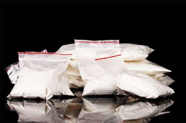 A European national arrested in Mumbai International Airport with 6.90 kg of cocaine worth Rs 69 crore Cocaine Smuggling : मुंबईत 69 कोटी रुपयांच्या 6.90 किलो कोकेनसह युरोपियन नागरिकाला अटक