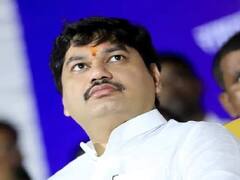 धनंजय मुंडेसोबतच्या नात्याचा पुस्तकातून करणार उलगडा; दुसऱ्या पत्नीची फेसबुक पोस्ट चर्चेत