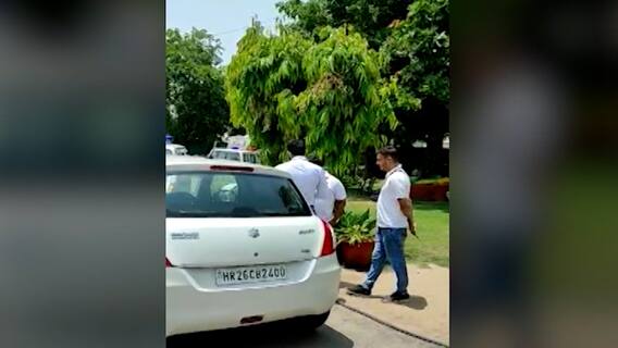 युवा काँग्रेस अध्यक्ष श्रीनिवास यांची दिल्ली क्राईम ब्रांचकडून चौकशी, ऑक्सिजन, औषधांच्या स्त्रोताबद्दल पोलिसांना शंका