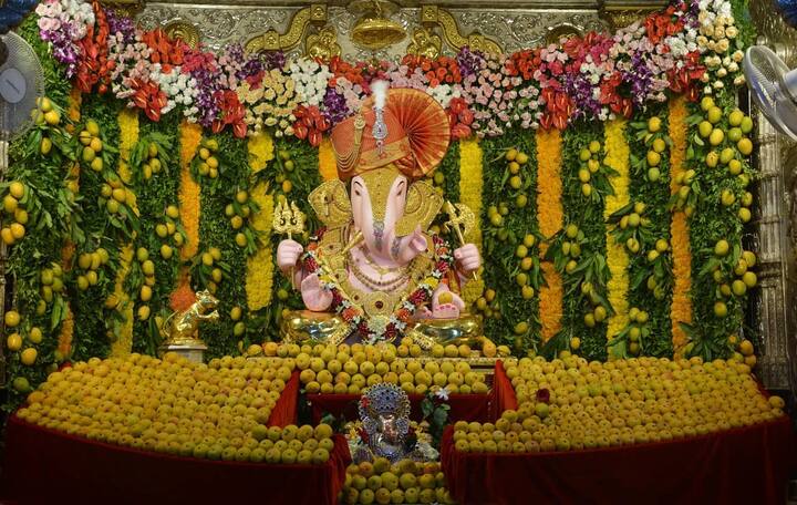 श्रीमंत दगडूशेठ हलवाई सार्वजनिक गणपती ट्रस्टतर्फे अक्षय्य तृतीयेनिमित्त गणपती मंदिरात आंबा महोत्सवाचे आयोजन करण्यात आले आहे.