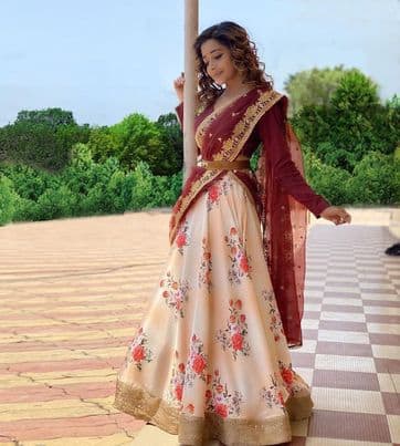 टीना सोशल मीडिया पर अपने फैन्स के साथ हर वक्त जुड़ी रहती हैं. और उनके लिए अपनी नई फोटोज और वीडियो भी शेयर करती रहती हैं.