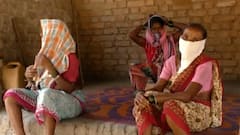 Special Report : शहरातील नागरिक गावात जाऊन लस कशी घेतात? गावातील स्लॉट शहरातूनच कसे भरले जातात?