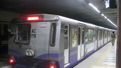 Kolkata Metro: মেট্রোয় ধোঁয়া-আতঙ্ক, কালীঘাট স্টেশনে খালি করা হল কামরা, ব্যাহত পরিষেবা