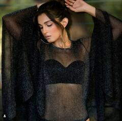 'पांड्या स्टोर' फेम शाइनी दोशी का बोल्ड लुक हो रहा वायरल, बॉयफ्रेंड को किस करते हुए शेयर की तस्वीर