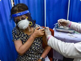 Covishield Vaccine Dosage : 12-16 வாரத்துக்குப் பிறகு இரண்டாவது டோஸ் கோவிஷீல்ட்.. முறையானதா? தெரிந்துகொள்வோம்..
