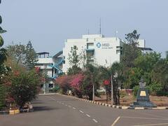 Corona Vaccine : पुण्यात शेजारशेजारच्या 'या' गावांमध्ये कोविशील्ड आणि कोवॅक्सिन लसीची निर्मिती