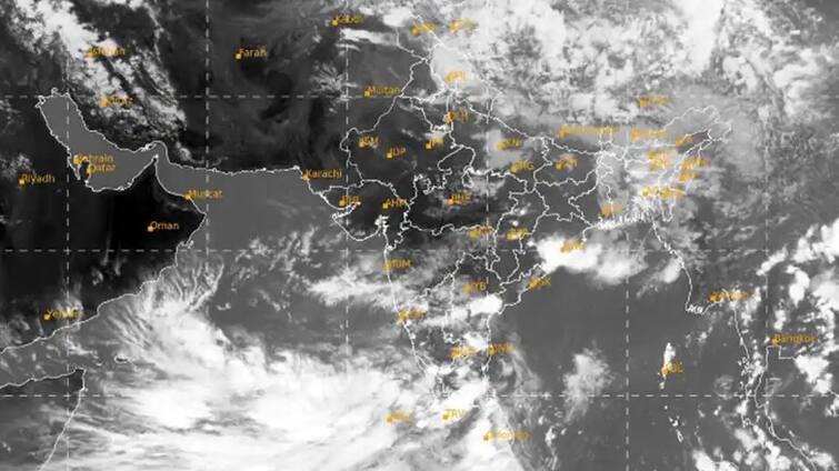 Hurricane 'Tauktae' to hit Gujarat on May 18, find out which area was alerted 18 મેના રોજ ગુજરાતમાં ત્રાટકશે ‘તૌકતે’ વાવાઝોડું, જાણો ક્યા વિસ્તારને એલર્ટ કરાયા