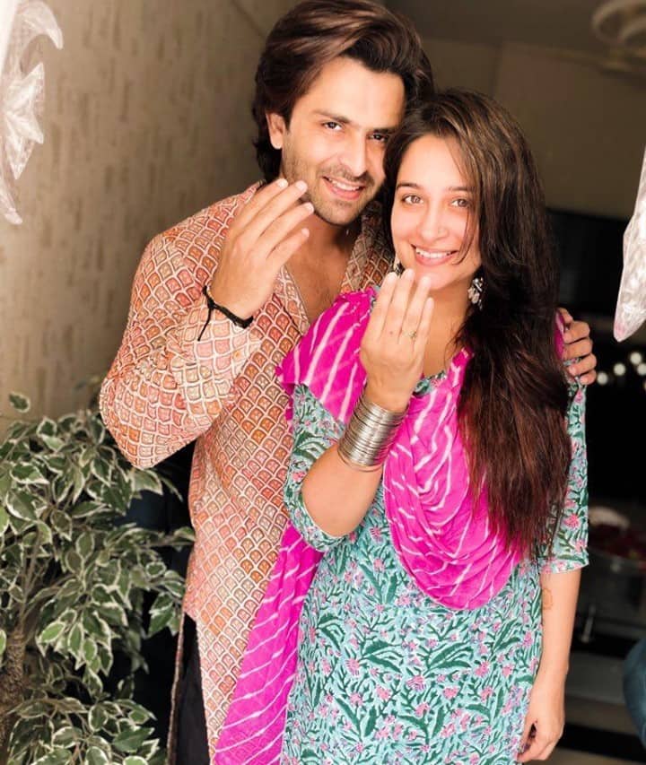 वहीं टीवी एक्ट्रेस और बिग बॉस विनर दीपिका कक्कड़ ने भी पति शोएब इब्राहिम के साथ कुछ इस अंदाज़ में ईद मुबारक कहा कि सभी का दिल ही जीत लिया. (फोटो - सोशल मीडिया)