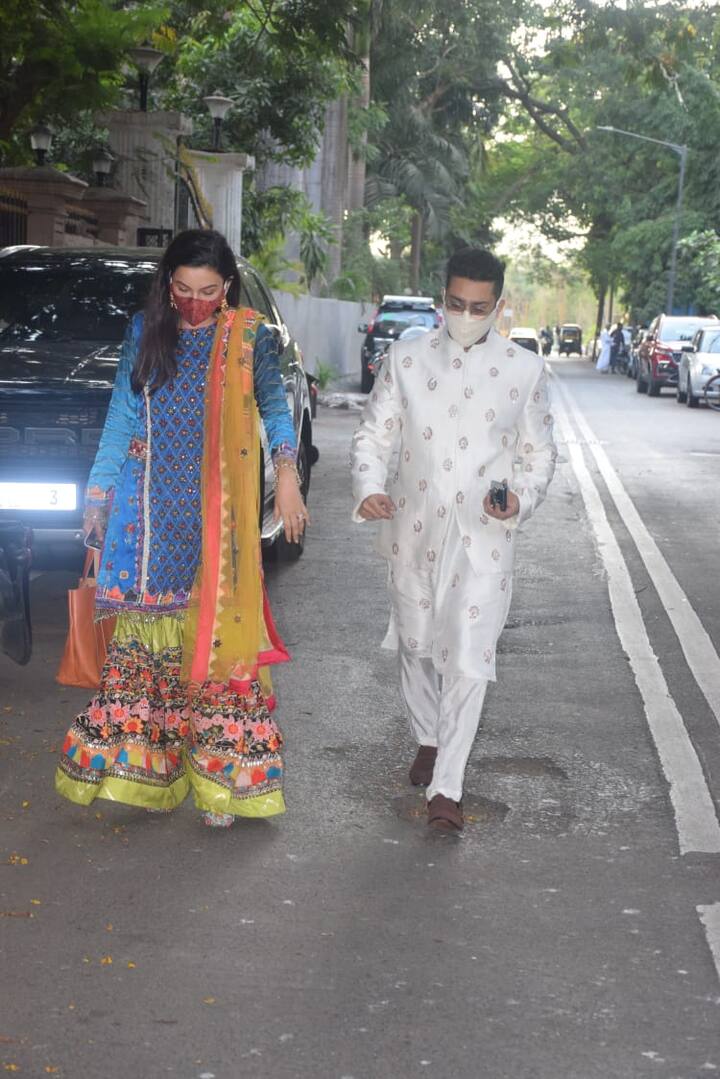गौहर खान का ये आउटफिट ईद के लिए परफेक्ट च्वाइस लगा. जिसमें कई रंग शामिल थे और इसी कारण से ये ड्रेस और भी खूबसूरत लग रही थी.