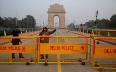 'मोदी, जी हमारे बच्चों की वॅक्सिन विदेश क्यों भेज दी...' दिल्लीत मोदींविरोधात पोस्टर, नऊ जणांना अटक