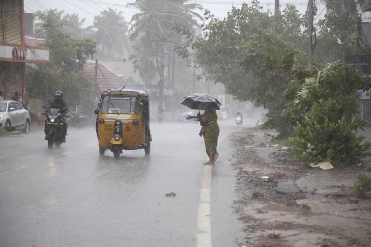 Cyclone Tauktae: আছড়ে পড়তে চলেছে ঘূর্ণিঝড়, কী করবেন আর কী করবেন না?