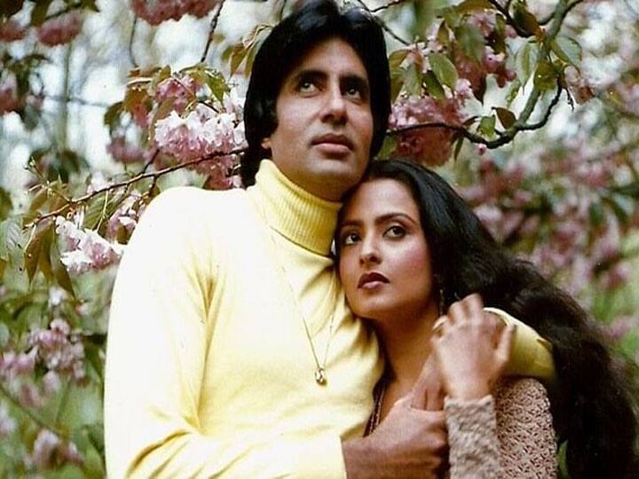 अमिताभ बच्चन-रेखाः ‘देखा एक ख्वाब तो ये सिलसिले हुए दूर तक निगाहों में है गुल खिल हुए...' जब इनके प्यार की शुरुआत हुई तो इन्हें भी राहों में केवल गुल खिले हुए ही नजर आ रहे थे लेकिन थोड़ा आगे बढ़ते ही इन्हें कांटों भरी राह नजर आने लगीं. नतीजा इंडस्ट्री में ही नहीं बल्कि इनकी जिंदगियों में भी खूब हलचल मची और ये सिलसिला यहीं थम गया. (फोटो - सोशल मीडिया)