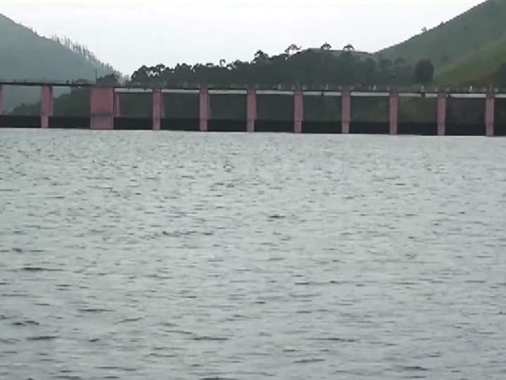 mullai periyar water level increse ஒரே நாளில் 1200 கன அடி நீர்வரத்து; உயர்கிறது முல்லைப் பெரியாறு அணையின் நீர் மட்டம்