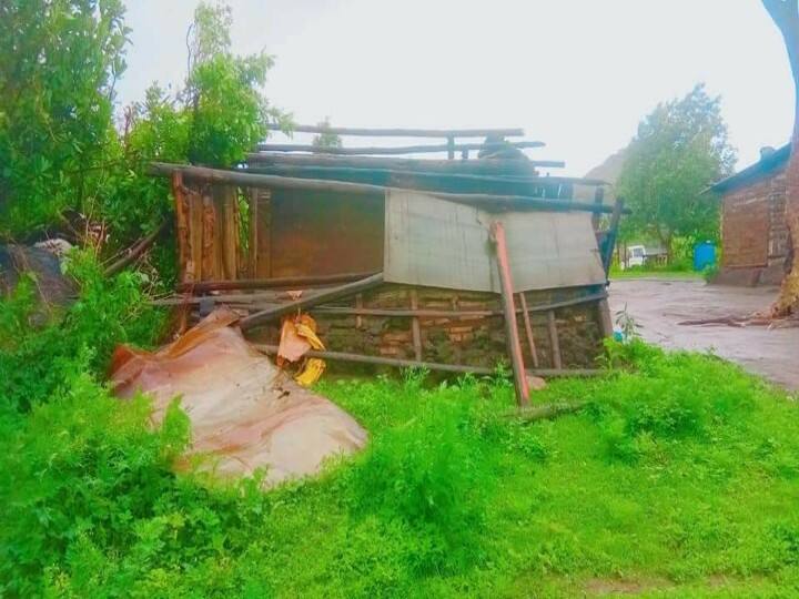 8 houses damaged near Pollachi due to tauktae cyclone Tauktae cyclone: புரட்டிப் போட்ட ‛டவ்-தே’ புயல் - பொள்ளாச்சி அருகே 8 வீடுகள்  சேதம்..