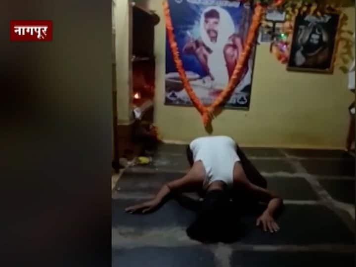 नागनृत्य करुन कोरोनावरील उपचाराच्या नावाखाली आर्थिक लूट, नागपुरात भोंदूबाबाचा पर्दाफाश Fraud in the name of covid-19 treatment by nag nritya, Nagpur police busted bhondu baba नागनृत्य करुन कोरोनावरील उपचाराच्या नावाखाली आर्थिक लूट, नागपुरात भोंदूबाबाचा पर्दाफाश