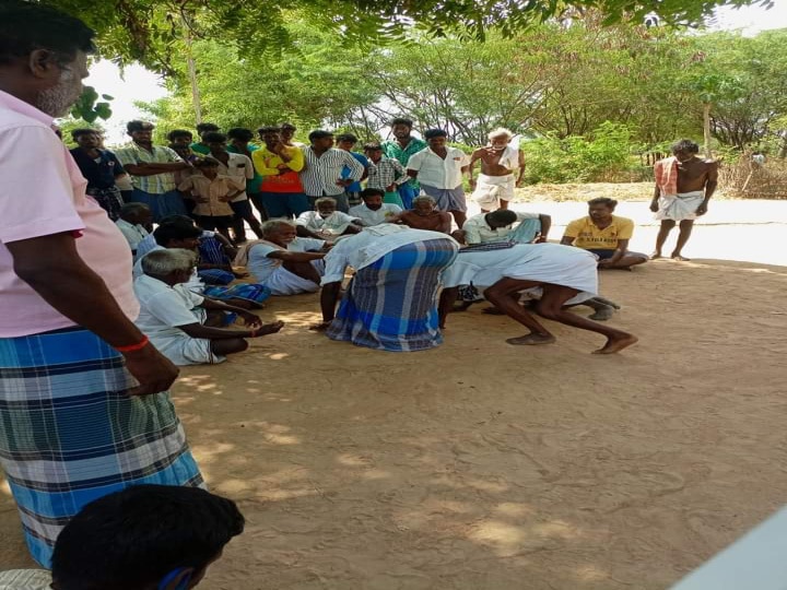 விழுப்புரம் அருகே தீண்டாமை: பட்டியலின மக்களை ஊர் பஞ்சாயத்தில் காலில் விழ வைத்து கொடுமை!