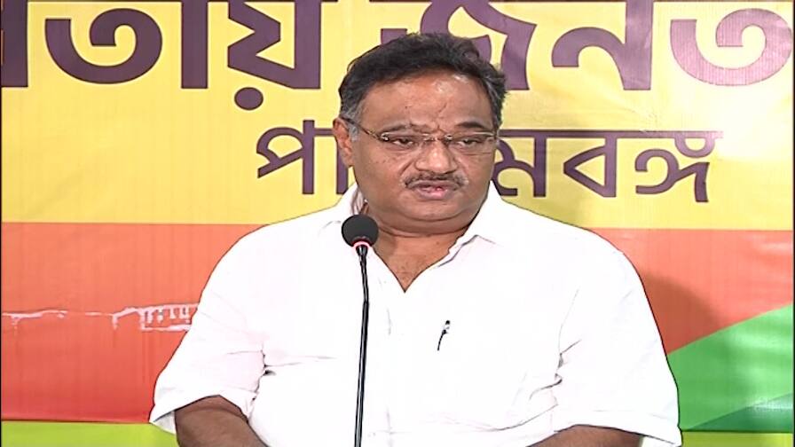 Shamik Bhattacharya pays homage to Subrata Mukherjee Shamik Bhattacharya on Subrata Mukherjee's Death: “শেষ দেখা হল না, মনটা ভাল নেই,’’ সুব্রতকে শ্রদ্ধাজ্ঞাপন শমীকের