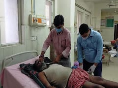 गाजीपुर: वार्ड बॉय ने 'जुगाड़' से बचा ली कई जिंदगी, रेगुलेटर नहीं मिला तो ऑक्सीजन सिलेंडर में फिट की सिरिंज