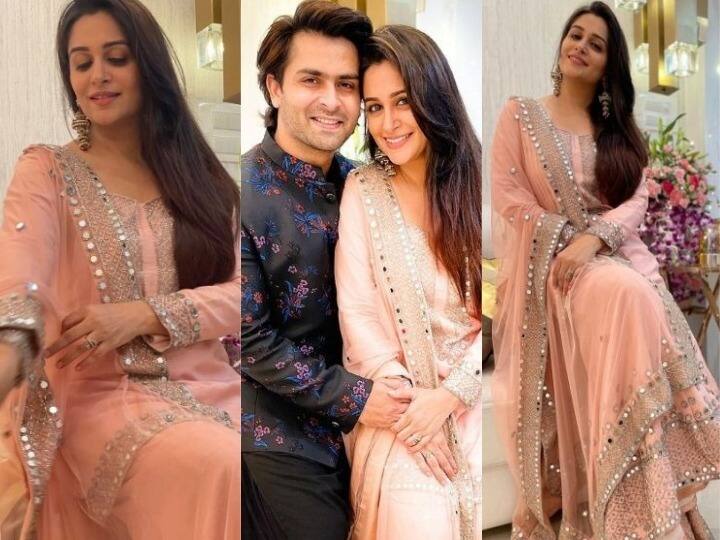 देशभर में शुक्रवार यानी 14 मई को ईद का त्योहार मनाया गया. आम लोगों से लेकर फिल्मी सितारों ने भी ईद मनाई, लेकिन इस बार ईद पर पूरी सावधानी का भी ध्यान रखा गया. कोरोना के चलते टीवी एक्ट्रेस दीपिका कक्कड़ भी अपने परिवार के साथ नजर आईं.