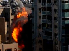 इजरायल ने किया एयर स्ट्राइक, गाजा स्थित कई मीडिया संस्थानों के कार्यालय जमींदोज