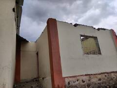 Tauktae Cyclone in Pune | खेड तालुक्यात चक्रीवादळाचा तब्बल 70 घरांना तडाखा, कुठं भिंत पडली तर कुठं छप्पर उडालं