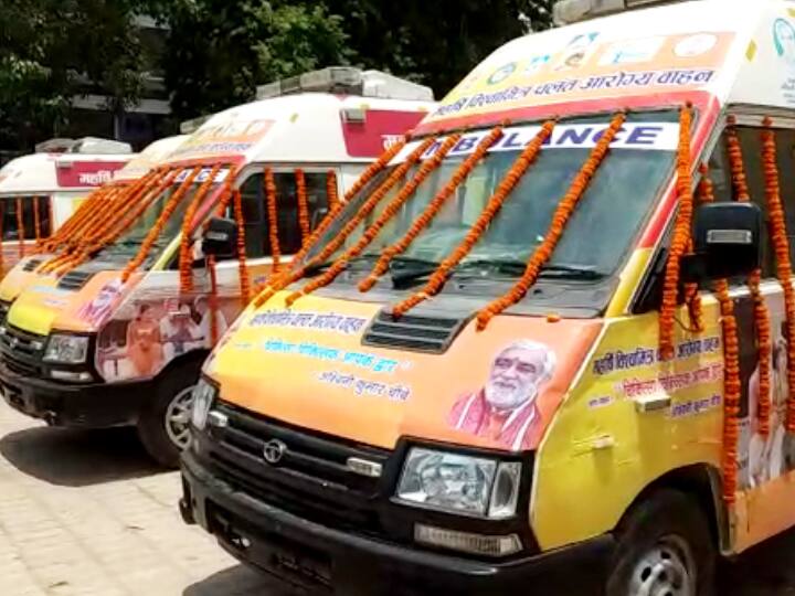 old ambulance inaugurated by union minister Ashwini kumar choubey after putting news sticker in pandemic ann केंद्रीय मंत्री अश्विनी चौबे की खुली 'पोल', पोस्टर बदलकर एक ही एंबुलेंस का बार-बार किया उद्घाटन