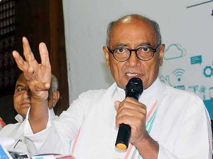 Digvijay Singh's controversial statement on PM Modi, said - only women above 40 years are influenced by Modi, not girls who wear jeans Digvijay Singh का PM Modi पर विवादित बयान, बोले- 40 साल से ज्यादा की महिलाएं ही मोदी से प्रभावित, जींस पहनने वाली लड़कियां नहीं