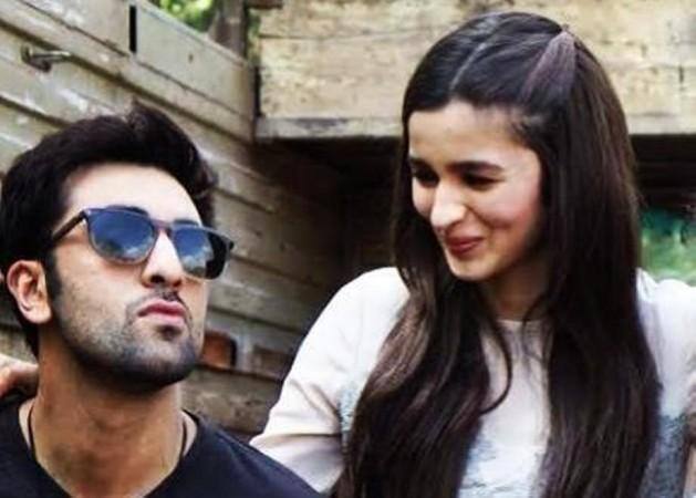 बॉलीवुड एक्ट्रेस आलिया भट्ट (Alia bhatt) ने साल 2012 में मशहूर निर्माता-निर्देशक करण जौहर की  फिल्म 'स्टूडेंट ऑफ द ईयर' से अपने करियर की शुरुआत की थी. वहीं आलिया ना सिर्फ अपनी एक्टिंग के लिए बल्कि पर्सनल लाइफ को लेकर  भी लगातार  सुर्खियां बटोरती रहती हैं.