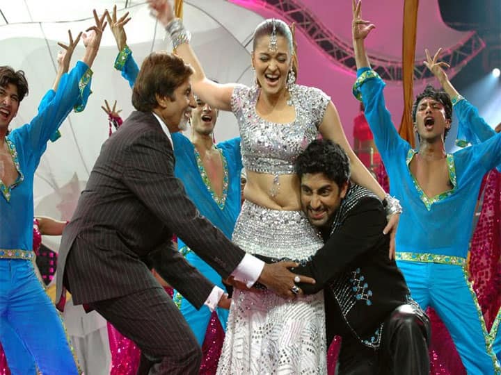 When Amitabh Bachchan, Aishwarya Rai and Abhishek Bachchan gave amazing dance performance on the song Kajrare at IIFA 2005, watch video एक तरफ ससुर तो दूसरी तरफ पति, जब Aishwarya Rai ने दोनों के साथ मिलकर दी थी लाजवाब डांस परफॉर्मेंस, याद है आईफा का वो लम्हा