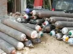 हाजीपुरः नहीं मान रहे ‘सांसों’ के धंधेबाज, नन्हे खान से पुलिस ने जब्त किए 42 ऑक्सीजन सिलेंडर