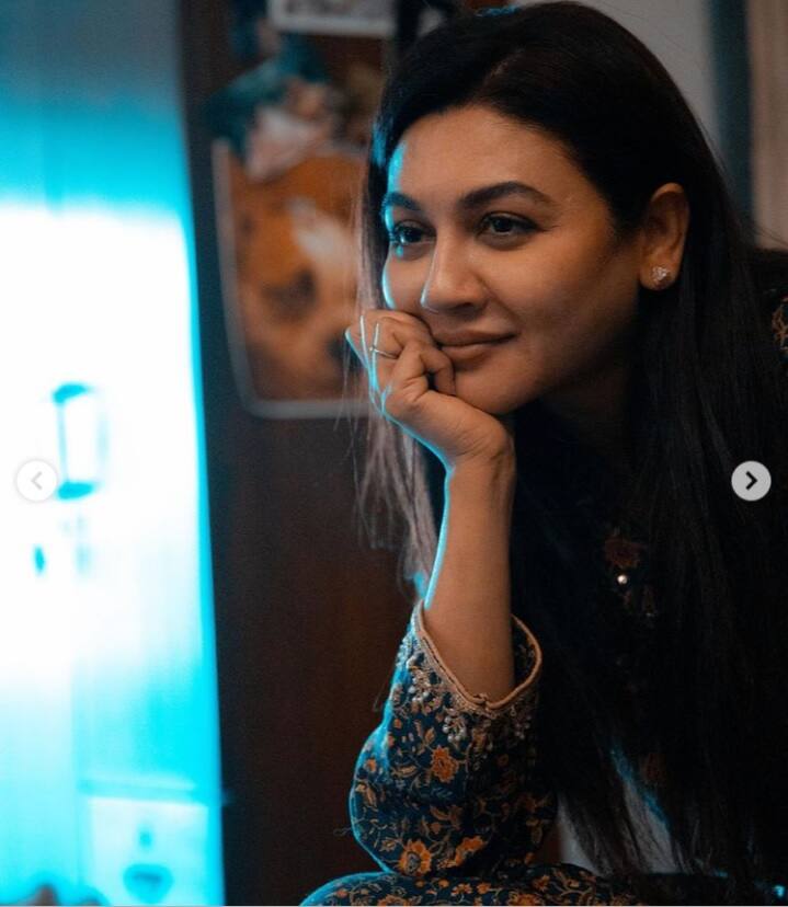 সোশ্যাল মিডিয়ায় ঈদের বিভিন্ন মুহূর্তের ছবি শেয়ার করেছেন জয়া।