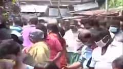 ৭টায় বাংলা (৩): মুচিবাজারে সকাল থেকে উপচে পড়া ভিড়, মানিকতলা বাজারে নিয়ম মানার ছবি