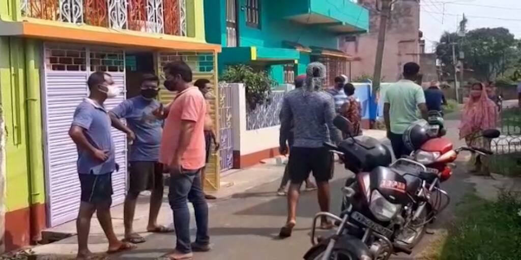 Coronavirus Update: Father affected by Coronavirus, son commits suicide at Durgapur Covid19 Update: হাসপাতালে করোনা আক্রান্ত বাবা, বাড়িতে ‘আত্মহত্যা’ ছেলের