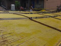 Bihar News: गया के पटवा टोली में 24 घंटे काम कर रहे कारीगर, 20 दिनों में 3 गुना बढ़ी कफन की मांग