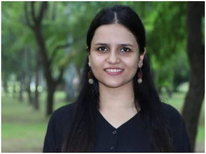 IAS Success Story Prepared for UPSC with job failed twice but due to self study Sarjana Yadav got success IAS Success Story: नौकरी के साथ यूपीएससी की तैयारी की, दो बार हुईं फेल, लेकिन सेल्फ स्टडी की बदौलत सर्जना को मिली सफलता 