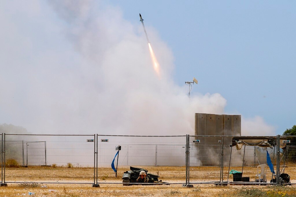 Iron Dome: দূরপাল্লার রকেট-আঘাত থামিয়ে দিয়ে চর্চায় আয়রন ডোম, কী এটি